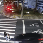"Motorista preso por atropelar jovens alega sinal amarelo"