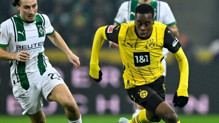 Dortmund enfrenta Mönchengladbach em busca da Europa League