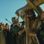 O cinema retrata Jesus Cristo em diversas produções, desde adaptações fiéis como *"Jesus de Nazaré"* e *"A Paixão de Cristo"* até abordagens inovadoras como *"A Última Tentação de Cristo"* e *"Risen"*. Clássicos e filmes modernos exploram sua vida, mensagem e impacto espiritual de formas variadas. (50 palavras)