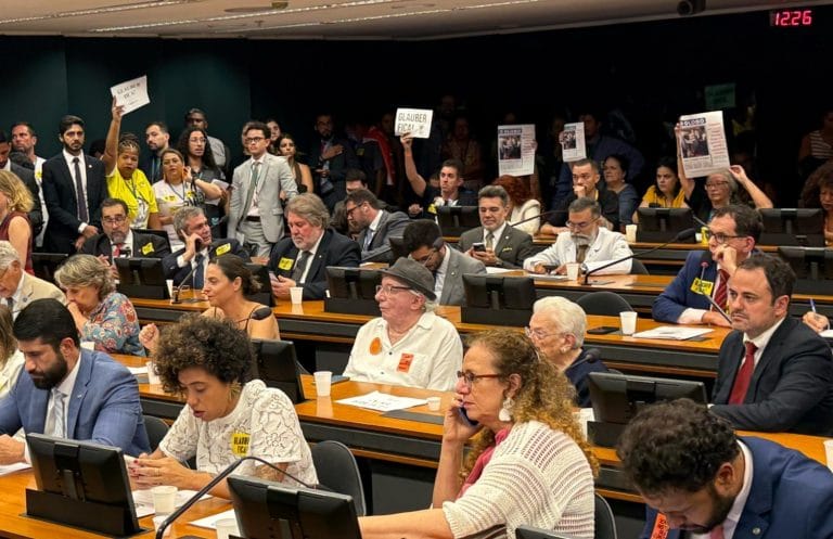 Glauber Braga recorre à CCJ contra cassação por ilegalidades