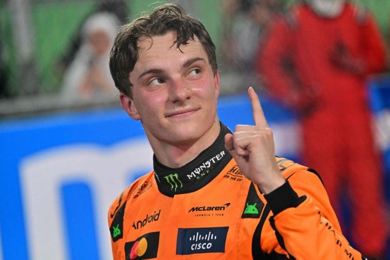 Oscar Piastri vence GP da Arábia Saudita e lidera F1