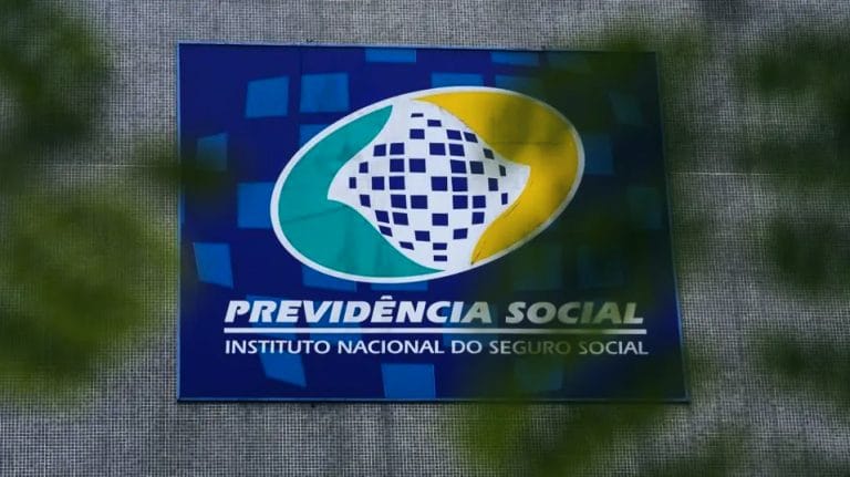 Relatório revela golpe contra aposentados no INSS