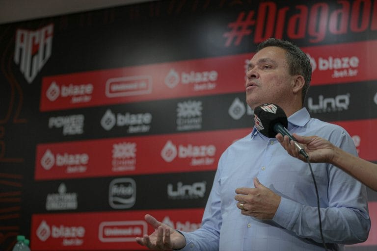Atlético-GO sofre com desfalques e busca reforços na Série B