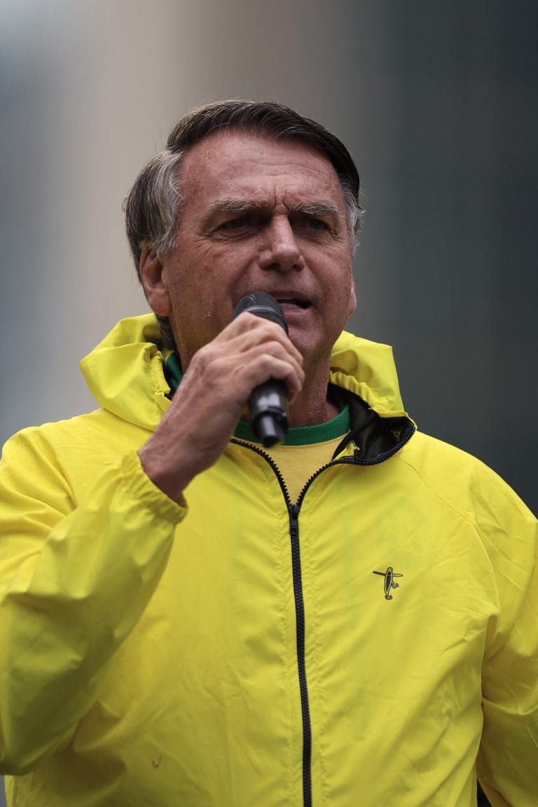 Bolsonaro tem pressão alterada, mas quadro já está normalizado