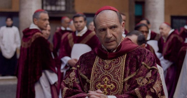 "Filme 'Conclave' antecipa disputas na eleição papal real"