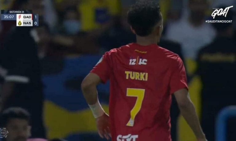 Al-Ammar marca e Al-Qadsiah vence Al-Nassr no primeiro tempo
