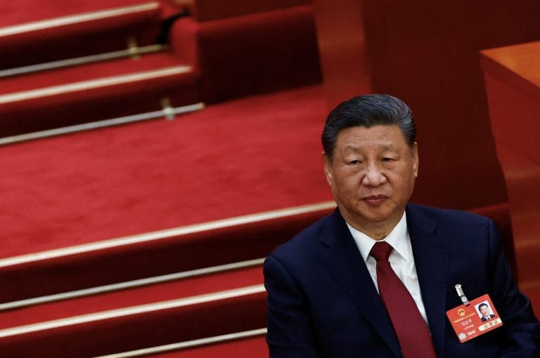 China eleva tarifas sobre EUA para 125% em guerra comercial