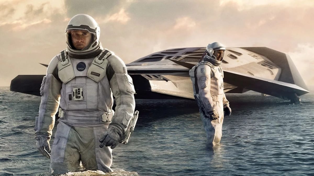 "Planeta dos Macacos", "Avatar" e "Interstellar" são obras icônicas da ficção científica que exploram temas como liberdade, exploração espacial e inovação. Cada filme se destaca: o primeiro pelo final surpreendente, o segundo pelos efeitos visuais e o terceiro pela complexidade científica e emocional. (49 palavras)