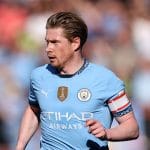 Kevin De Bruyne anunciou sua saída do Manchester City após nove anos, marcados por 16 títulos, incluindo a Champions League. Ídolo do clube, ele deixa um legado impressionante com 106 gols e 174 assistências. O City prepara homenagem, enquanto seu futuro ainda é incerto.