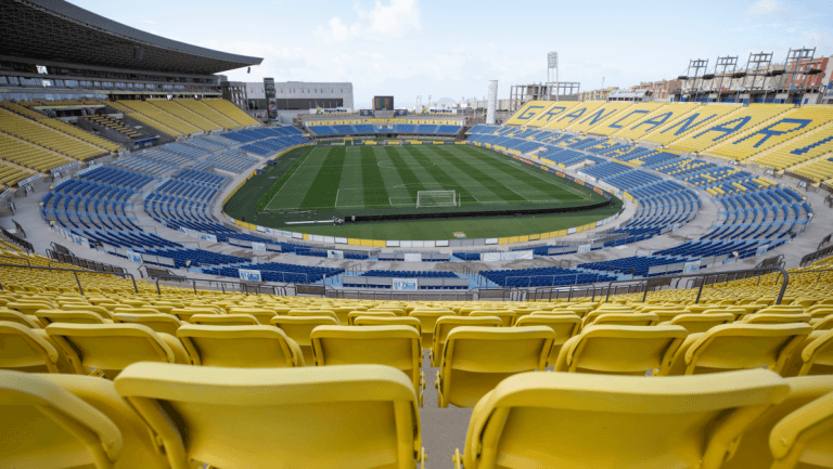 Las Palmas enfrenta Real Sociedad na 30ª rodada da LaLiga neste domingo (6), às 9h (horário de Brasília), no Estádio Gran Canaria. O Las Palmas, na zona de rebaixamento, busca vitória, enquanto a Real Sociedad, em 10º, visa consolidar posição. Transmissão ao vivo pela ESPN 4, Disney+ e CNN Esportes.