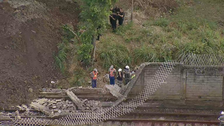 Metrô Rio reabre 11 estações após queda de muro em trilhos