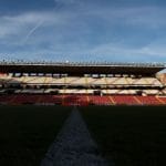 Rayo Vallecano enfrenta Espanyol na 30ª rodada da LaLiga nesta sexta (4), às 16h, no Estádio Vallecas. Transmissão pelo Disney+ e atualizações no site da CNN Esportes. Rayo está em 7º, enquanto o Espanyol, em 16º, busca fugir do rebaixamento. Jogo crucial para ambos.