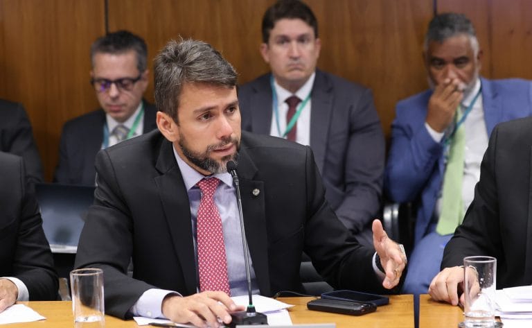 "Pedro Lucas recusa ministério e seguirá como líder na Câmara"