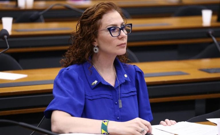 Moraes vota por condenar Zambelli a 10 anos por invasão ao CNJ