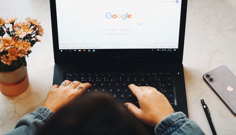 Google lança busca com IA para executar tarefas automaticamente