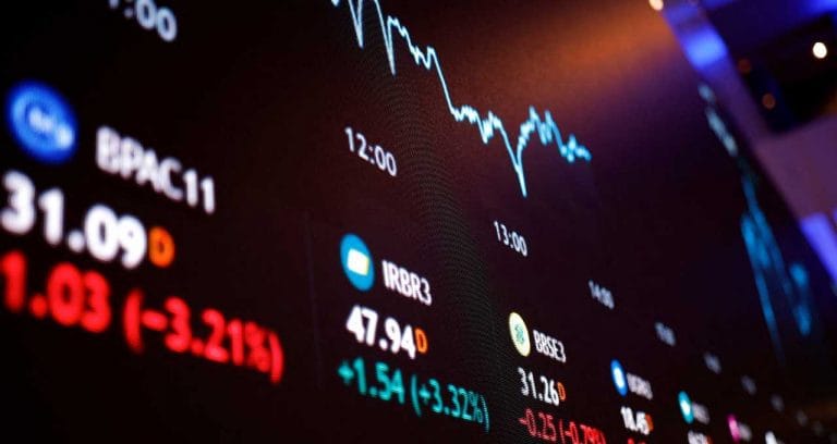 Ibovespa oscila perto de 133 mil pontos com Fed e Copom em foco
