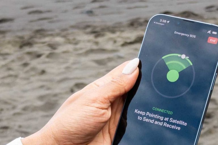 iPhone 13 ganha recursos de emergência via satélite no iOS 18.5