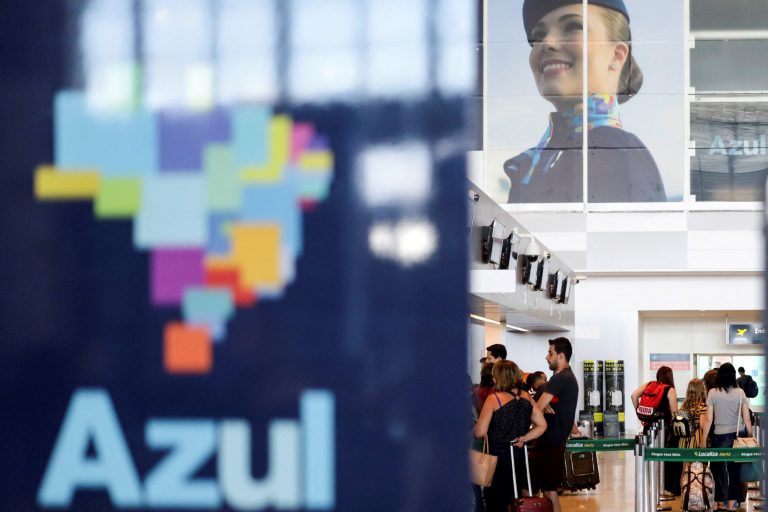 Azul reduz perdas após pedido de recuperação judicial nos EUA