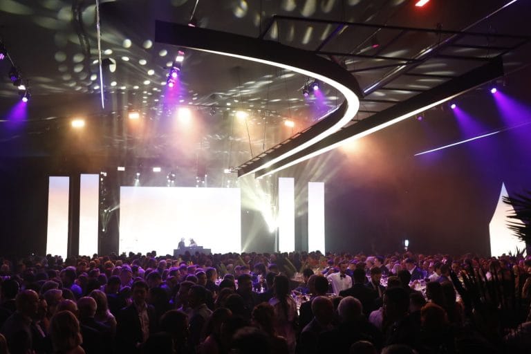 Celebridades brilham em noite de gala do Senna Tower
