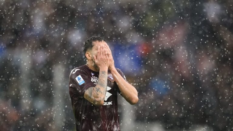 Inter vence Torino e pressiona Napoli no Italiano