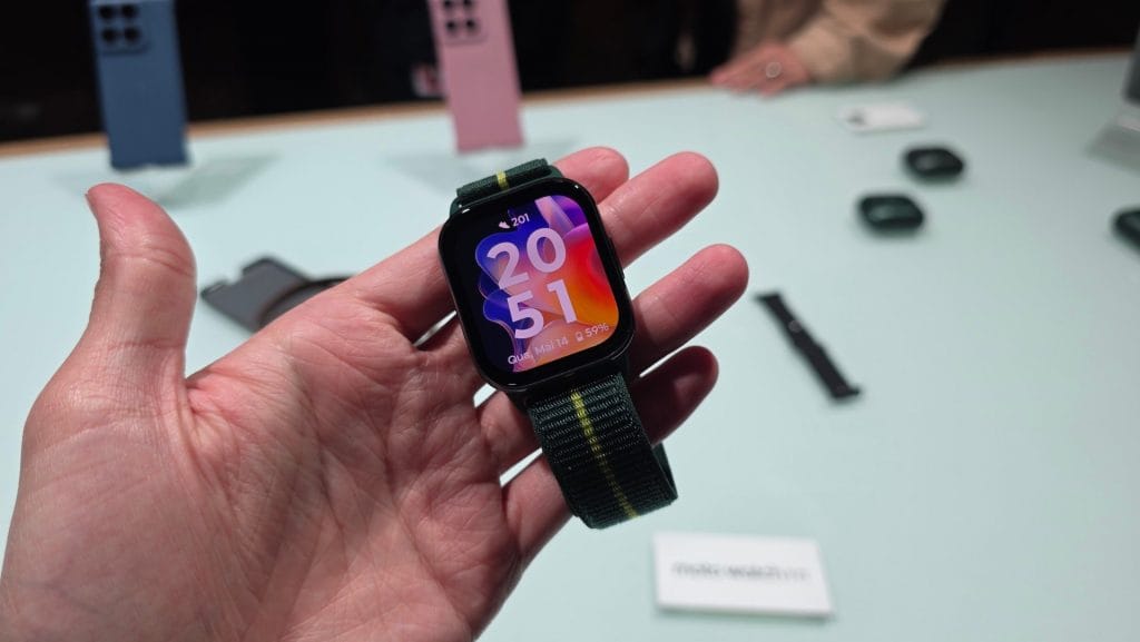 Motorola lança Watch Fit e Buds Loop no Brasil com bateria longa