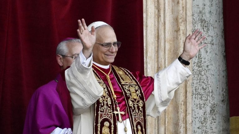 Novo papa Leão XIV prefere tênis ao invés de futebol