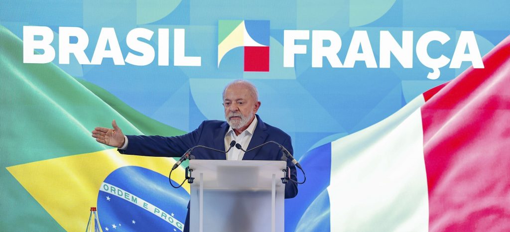 Lula defende viagens ao exterior e desconhece gastos
